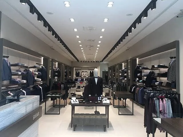 Ana koridor ve teşhir üniteleri