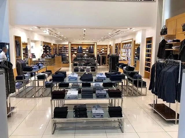 Gömlek ve aksesuar teşhiri